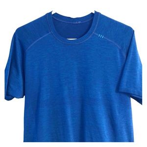 Lululemon Metal Vent Short Sleeve Short.